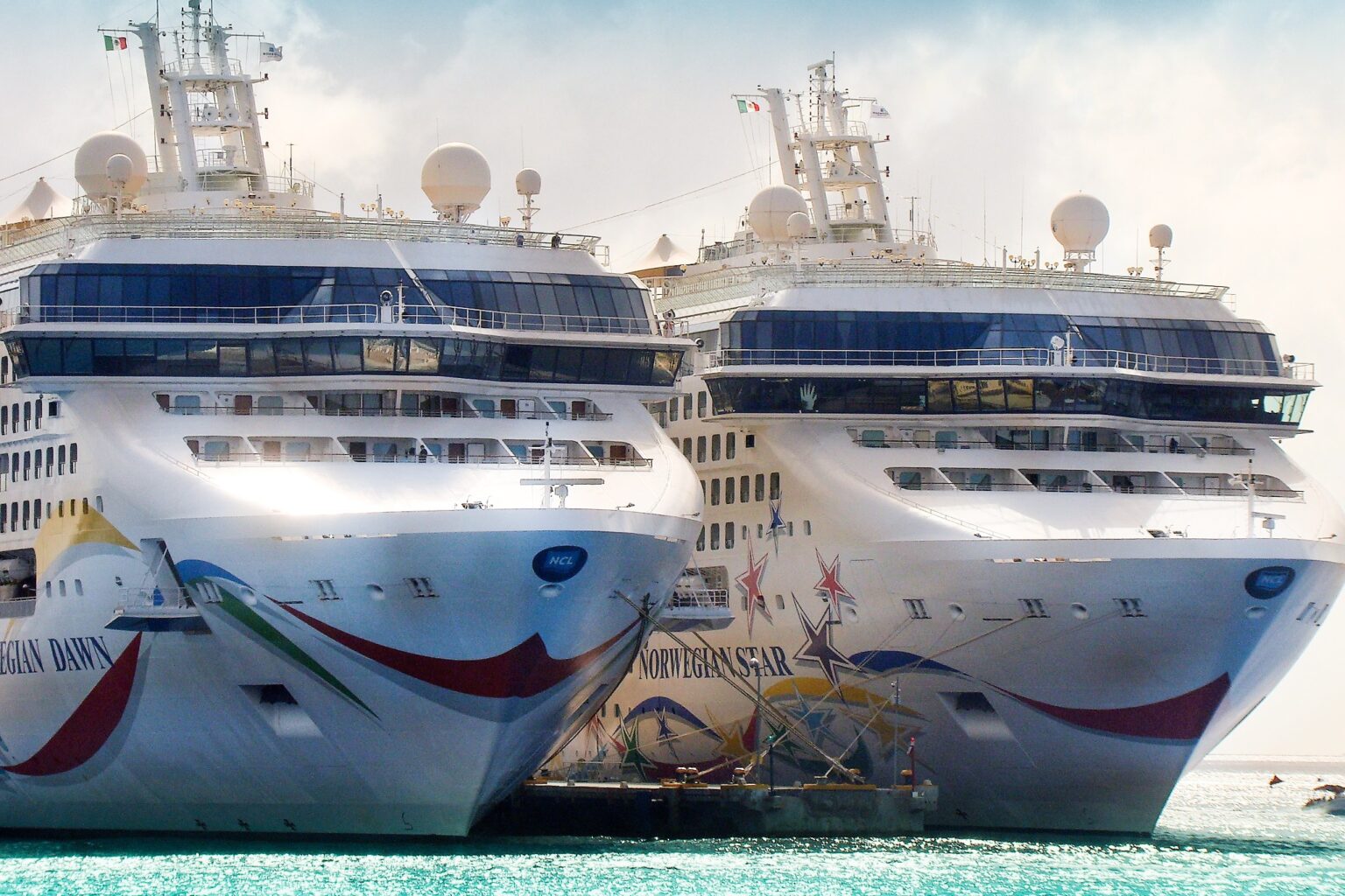 cruise-ships-2078793